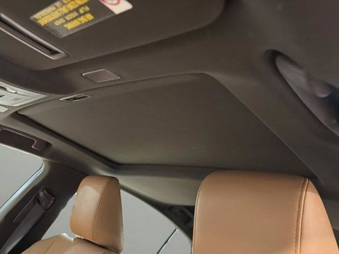 Used 2019 Lexus ES 350 w/ Premium Package image 11