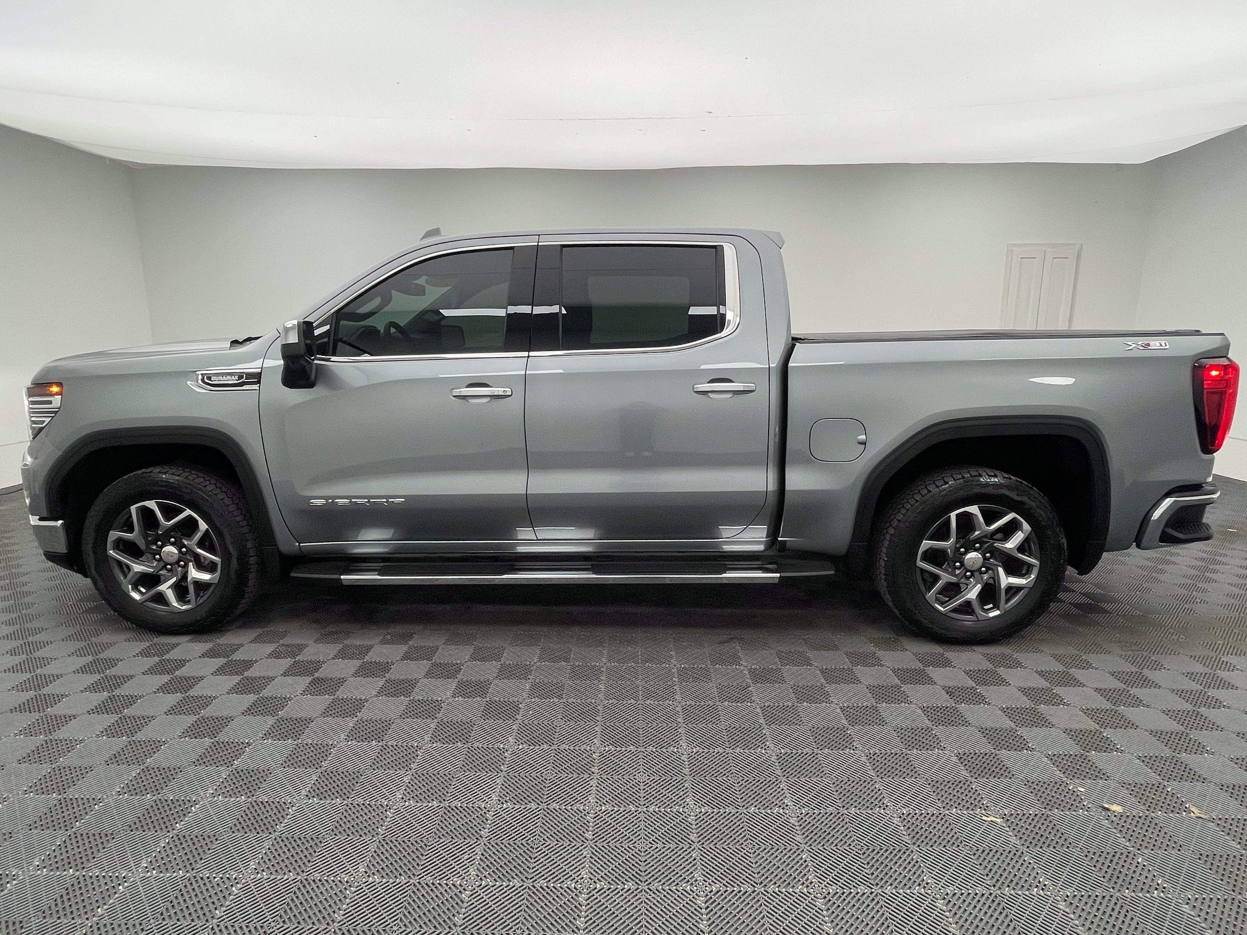 Used 2024 GMC Sierra 1500 SLT w/ SLT Premium Plus Package AWD/4WD image 13