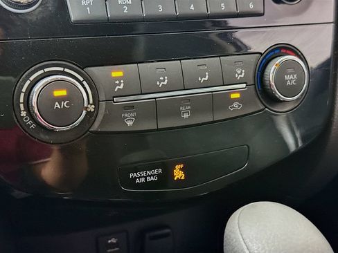 Used 2016 Nissan Rogue S w/ Appearance Package FWD image 17