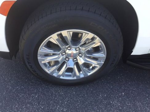 Used 2024 GMC Yukon XL Denali image 9