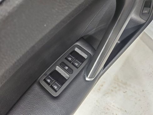 Used 2018 Volkswagen Passat 3.6 image 11