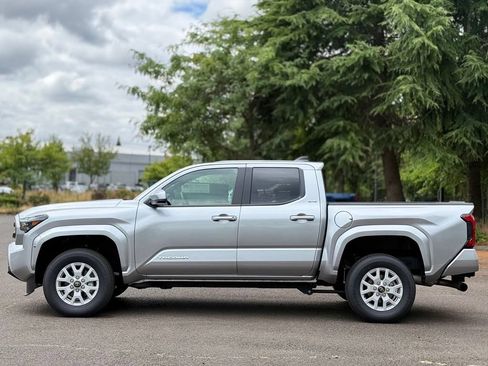 Certified 2025 Toyota Tacoma SR5 AWD/4WD image 2
