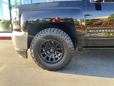 Used 2018 Chevrolet Silverado 1500 LT w/ All Star Edition RWD image 8