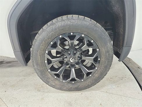 Used 2019 GMC Sierra 1500 SLT w/ SLT Premium Package image 43