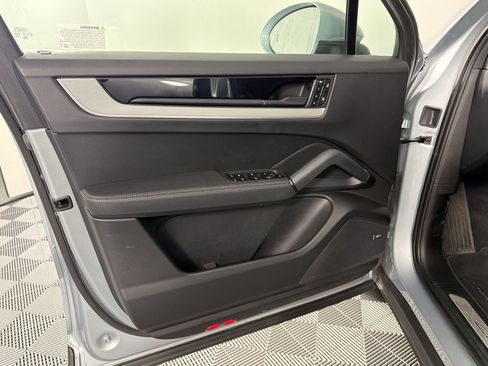 Certified 2024 Porsche Cayenne AWD/4WD image 25