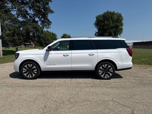 Used 2025 Ford Expedition Max Platinum w/ Driver's Package AWD/4WD image 1