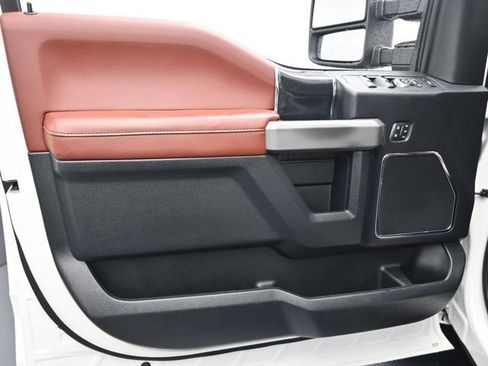 Used 2021 Ford F350 Platinum image 18