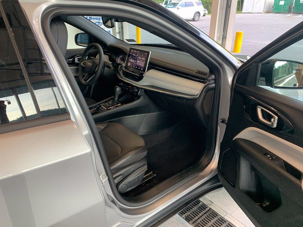 Used 2023 Jeep Compass Limited AWD/4WD image 20