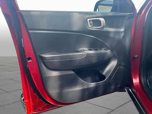 Used 2025 Hyundai Venue SE FWD image 21