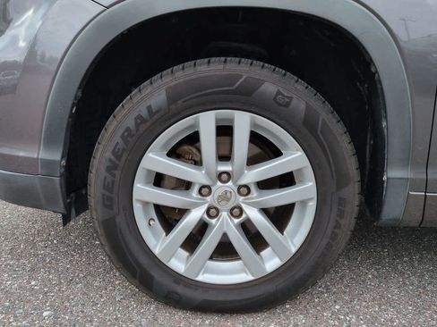 Used 2014 Toyota Highlander LE FWD image 11