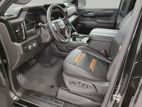 Used 2025 GMC Sierra 1500 AT4 w/ Technology Package AWD/4WD image 8