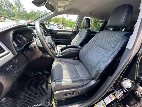 Used 2018 Toyota Highlander Plus w/ Protection Package #3 AWD/4WD image 13