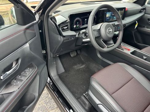 New 2025 Nissan Kicks SR FWD image 6