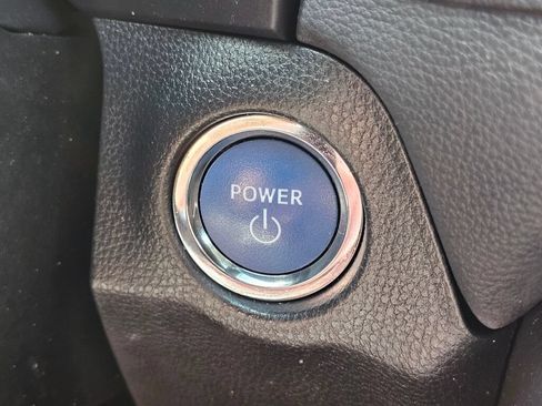 Used 2021 Toyota RAV4 XLE AWD/4WD image 32