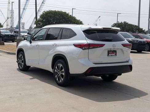 Used 2023 Toyota Highlander XLE FWD image 8