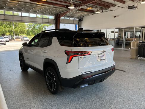 New 2026 Chevrolet Equinox RS w/ Convenience Package III FWD image 6