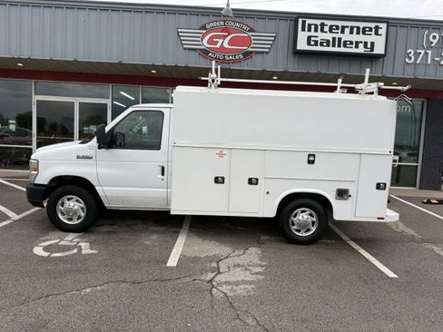 Used 2017 Ford E-350 and Econoline 350 Super Duty RWD image 5