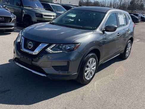 Used 2017 Nissan Rogue S image 2