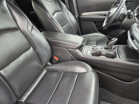 Used 2021 Cadillac XT4 Premium Luxury w/ Cold Weather Package image 9