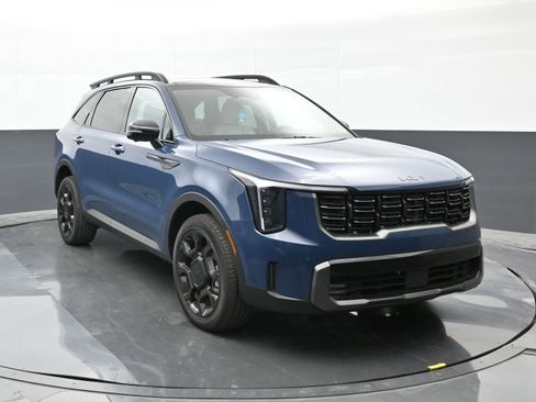 Used 2025 Kia Sorento SX image 2