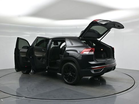 Used 2023 Volkswagen Atlas Cross Sport SE w/ Black Wheel Package AWD/4WD image 31