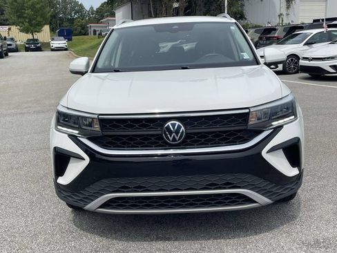 Certified 2023 Volkswagen Taos SE w/ Black Wheel Package FWD image 2