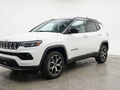Used 2025 Jeep Compass Limited AWD/4WD image 3