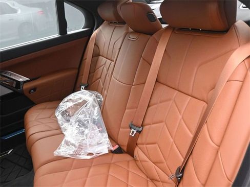 New 2025 BMW i7 xDrive60 w/ Executive Package image 10