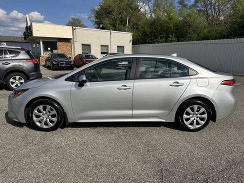 Used 2023 Toyota Corolla LE w/ Carpet Mat Package (TMS) FWD image 8
