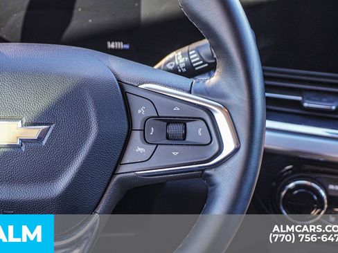 Used 2025 Chevrolet Trax LT w/ LT Convenience Package image 32