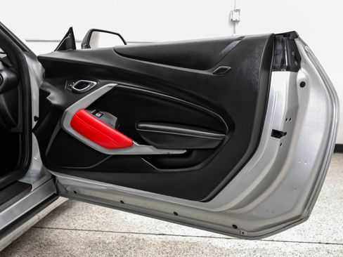 Used 2018 Chevrolet Camaro SS RWD image 44