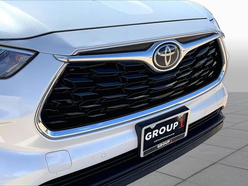 Used 2022 Toyota Highlander Limited FWD image 30