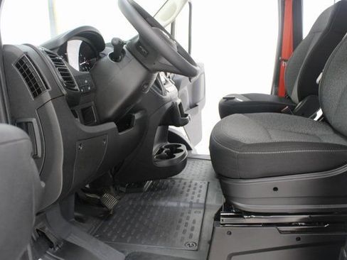 Used 2025 RAM ProMaster 2500 w/ Convenience Group image 15