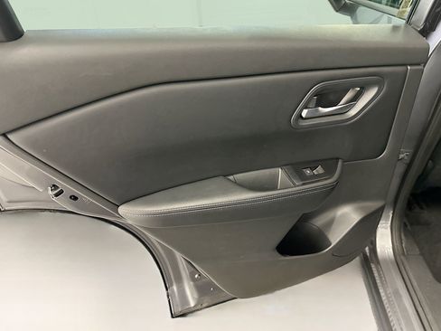 Used 2025 Nissan Rogue SV image 26