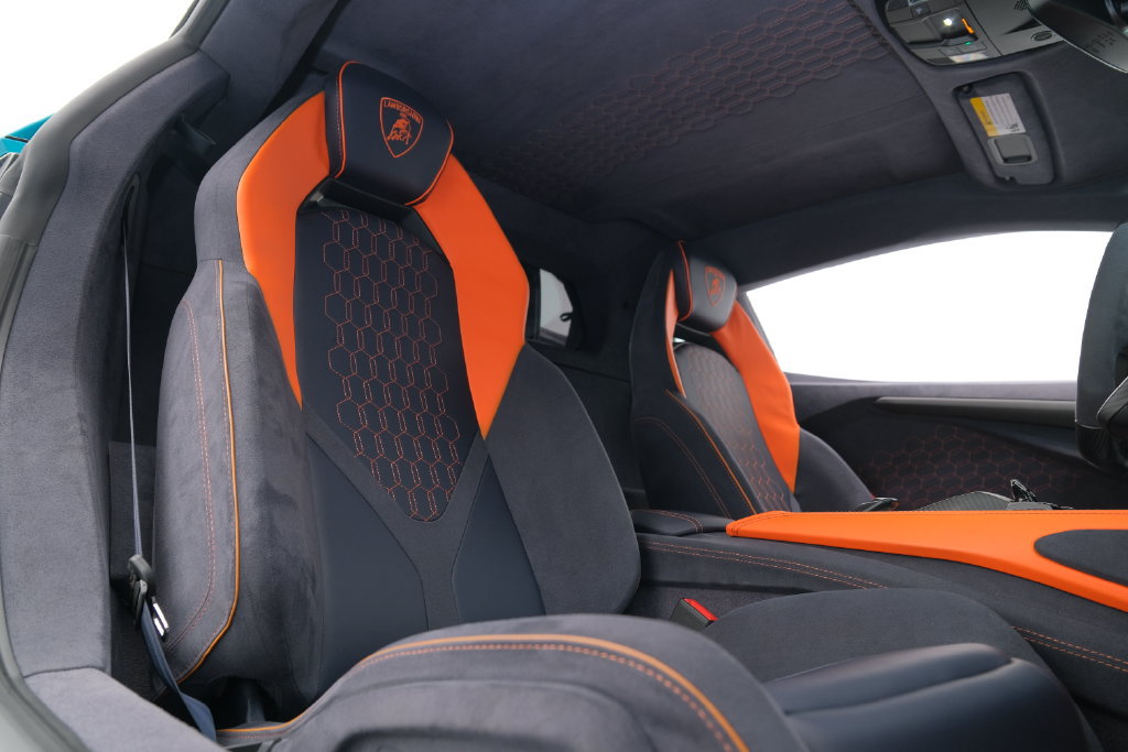 Used 2024 Lamborghini Revuelto AWD/4WD image 12