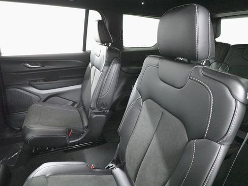 New 2025 Jeep Grand Cherokee L Altitude image 25