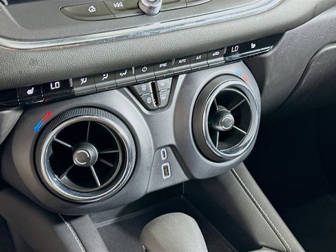 Used 2025 Chevrolet Blazer LT FWD image 22
