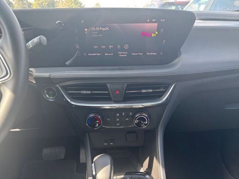 Used 2025 Buick Encore GX Preferred image 18
