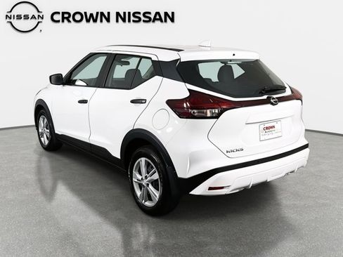 Certified 2025 Nissan Kicks Play S image 8