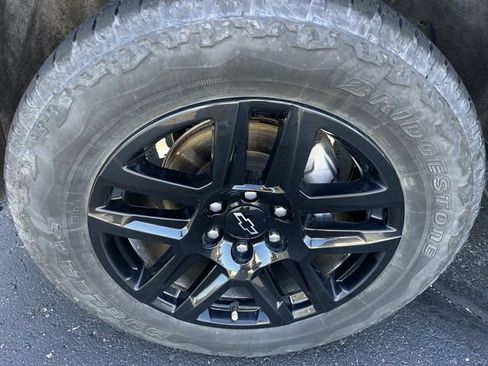 Used 2025 Chevrolet Silverado 1500 LT Trail Boss w/ Protection Package AWD/4WD image 32