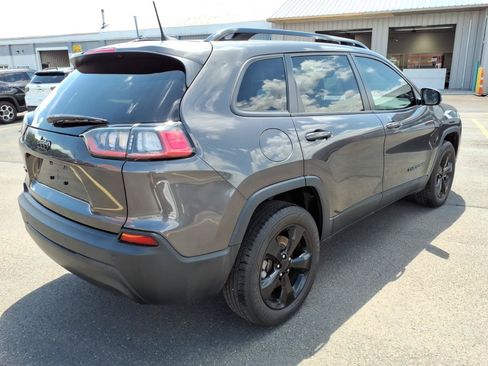 Used 2021 Jeep Cherokee Latitude Plus AWD/4WD image 5