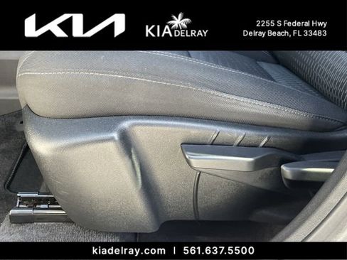 Used 2025 Chevrolet Equinox LT w/ Safety and Technology Package image 18
