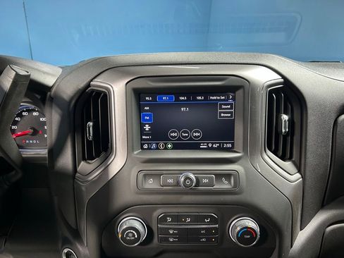 Used 2022 Chevrolet Silverado 1500 Custom Trail Boss AWD/4WD image 28