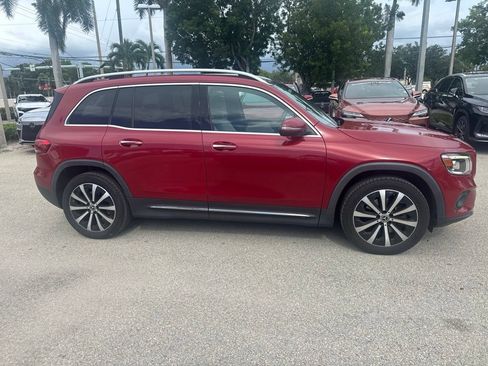 Used 2021 Mercedes-Benz GLB 250 4MATIC image 3