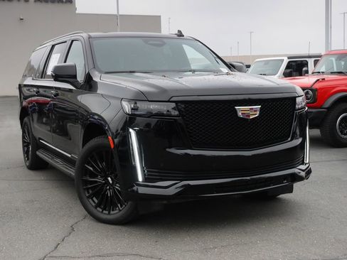 Used 2023 Cadillac Escalade ESV Sport image 2