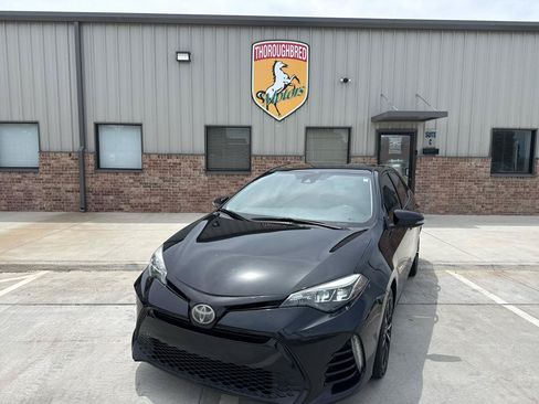 Used 2018 Toyota Corolla SE FWD image 3