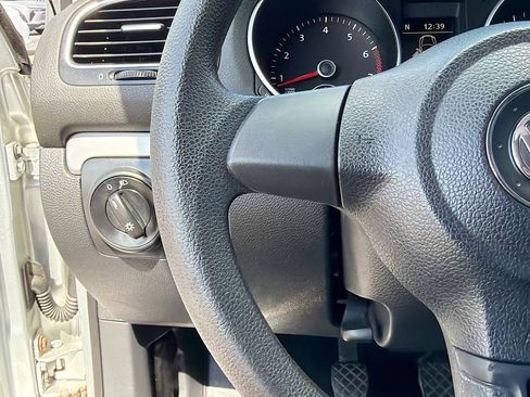 Used 2010 Volkswagen Golf 2-Door image 32