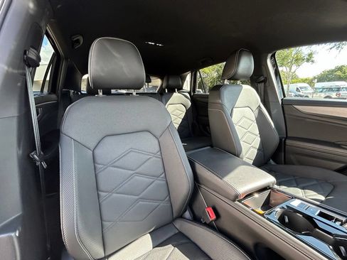 Used 2026 Volkswagen Atlas Cross Sport SE FWD image 25