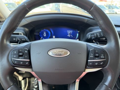 Used 2020 Ford Explorer Platinum w/ Premium Technology Package image 28