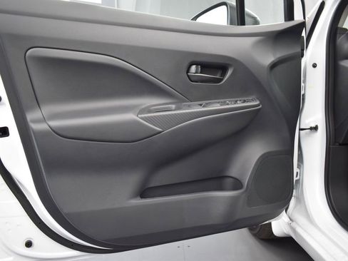 Used 2025 Nissan Versa S w/ Lighting Package image 24